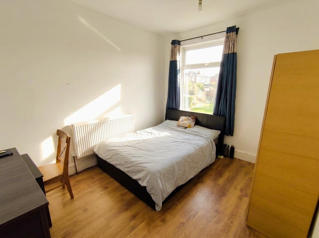 Double room to rent in E17 Main Photo