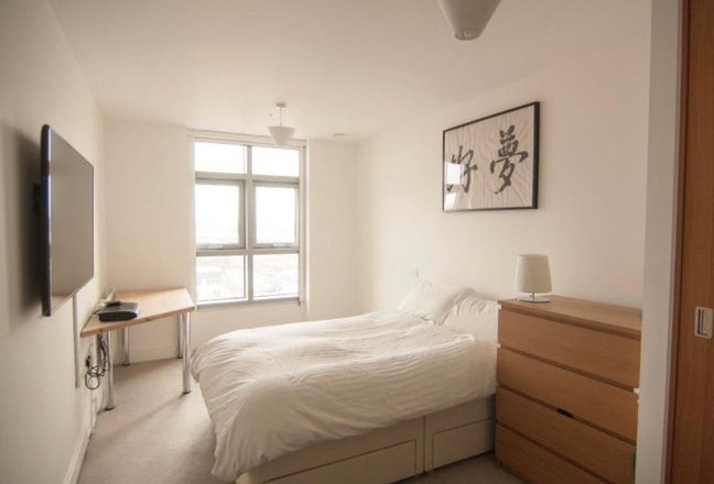 Beautiful double en-suite in new apartment Main Photo