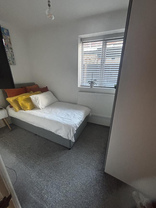 Furnished Room to Rent - Bills included  Main Photo