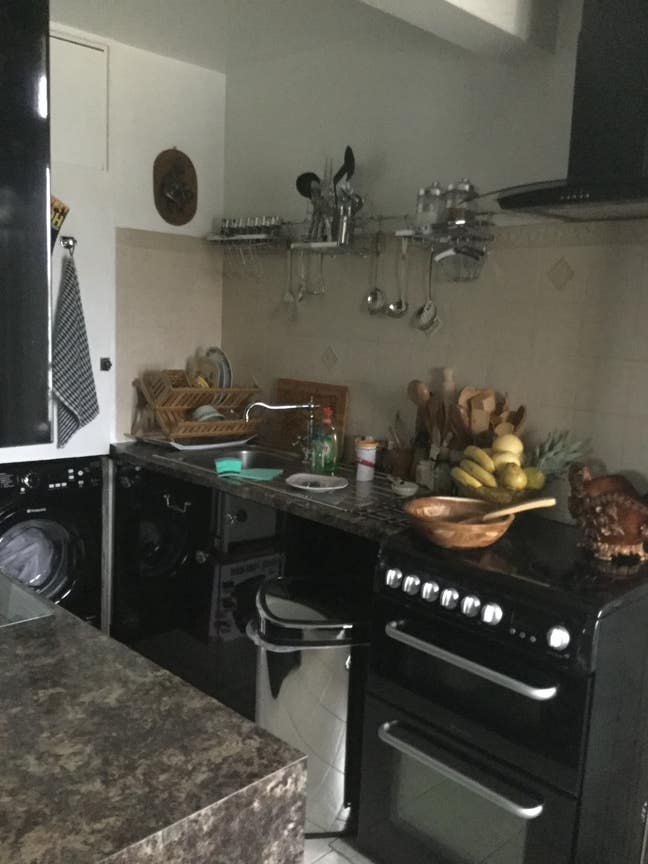 Large Double Bedroom with access to balcony  Main Photo