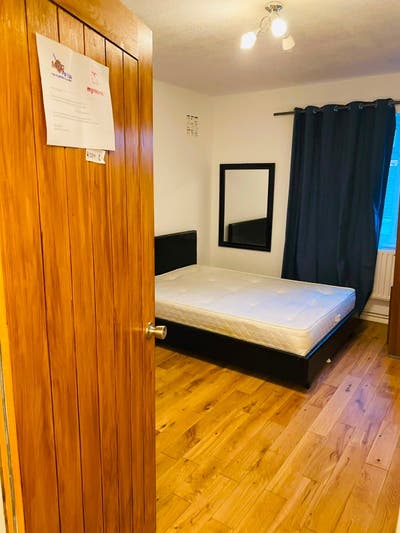 Amazing Double Room Hammersmith (52) Main Photo
