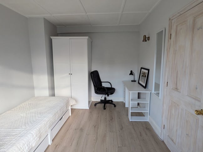 Double/single Room. All bills included Main Photo
