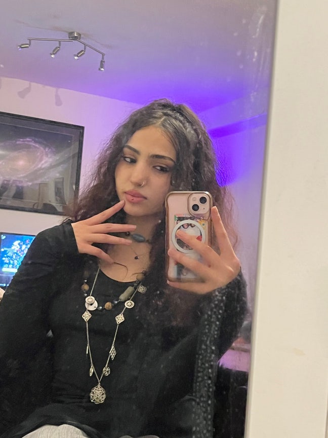 Hi! I’m 22, friendly, respectful and tidy y... Main Photo