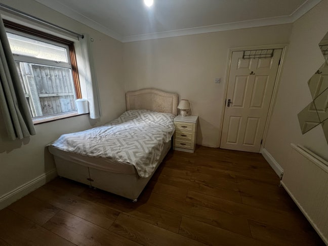 Spacious Double room available  Main Photo