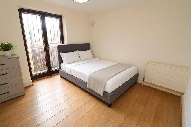 Beautiful and Affordable Rooms in Prime Location! Main Photo