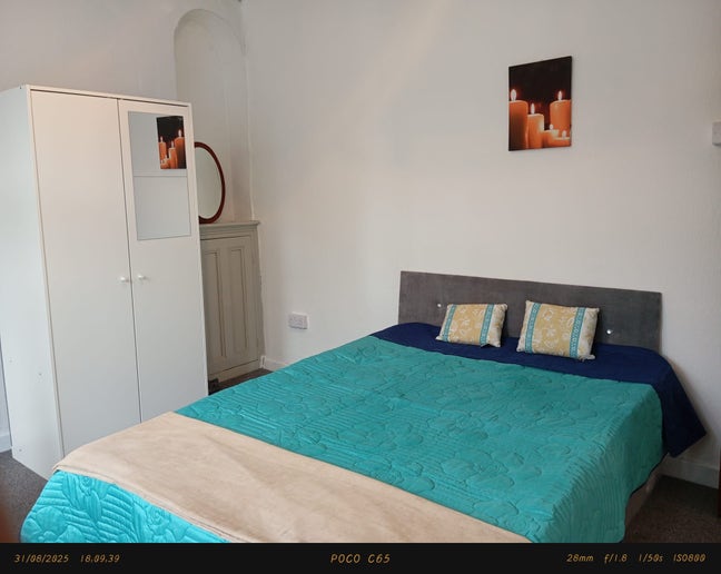 Room Is Available in Treforest  Main Photo
