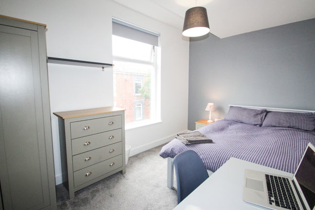 Whole property or rooms available (Cleveland Rd) Main Photo