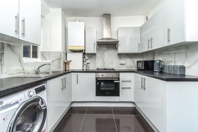 Double Room in E2 Great Home &pound;800pcm  Main Photo