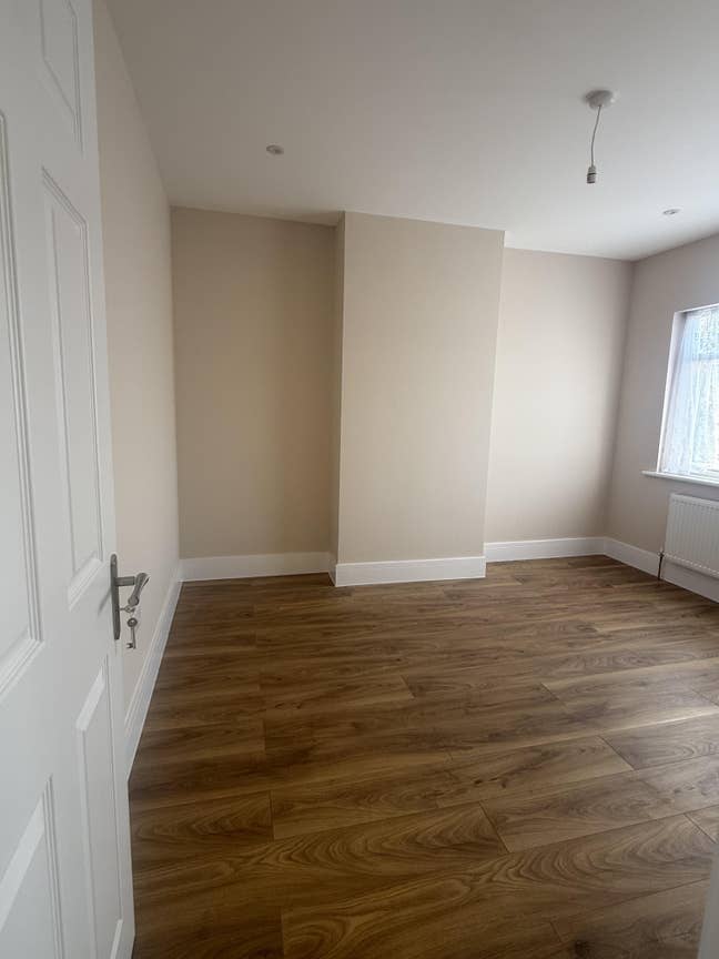 Spacious double bedroom in North Cheam Main Photo