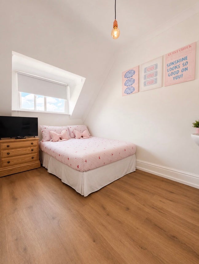 Beautiful recently renovated en-suite rooms  Main Photo