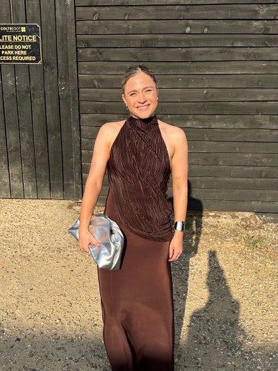 Professional Female looking for a room / buddy up  Main Photo