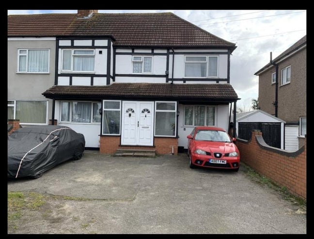 Furnished double room minutes from Heathrow  Main Photo
