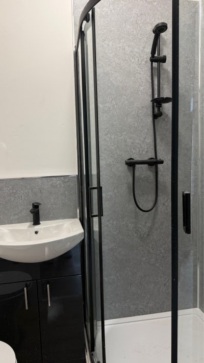 One Ensuite Bedroom fully furnished  Main Photo