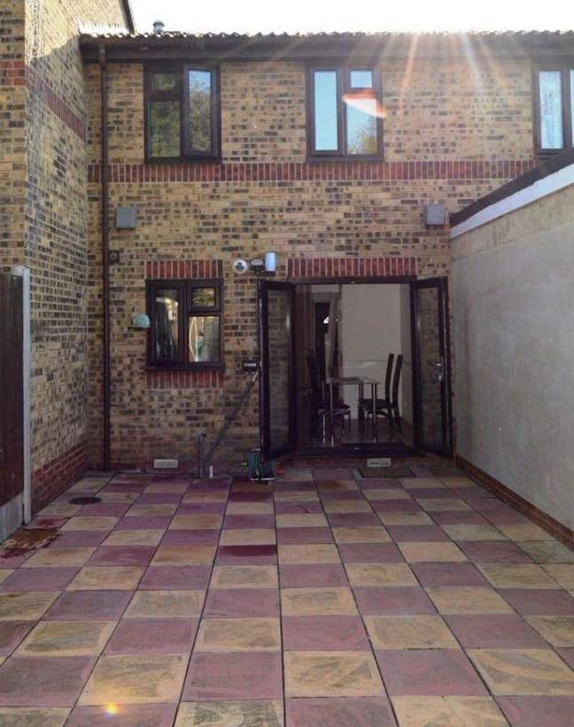 Double Room | 5 Mins to Elizabeth Line | RM8 Main Photo