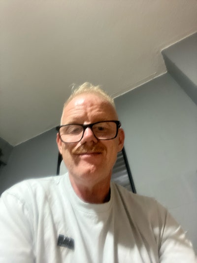 I am looking for a somewhere to live I am fri... Main Photo