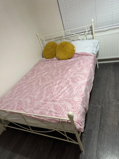 Double room in a friendly home Main Photo