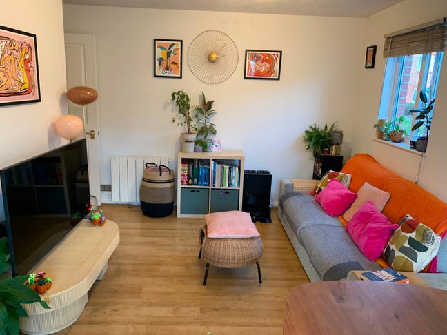 Large Double Room in Bright, Character-Filled Flat Main Photo