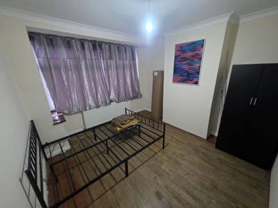 Four Bed Garden House Having off Street Parking. Main Photo