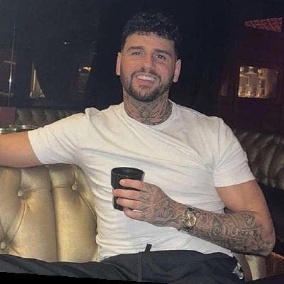 Easy-going professional looking for a decent house Main Photo