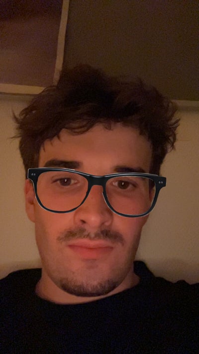 Trilingual professional relocating from Italy ASAP Main Photo