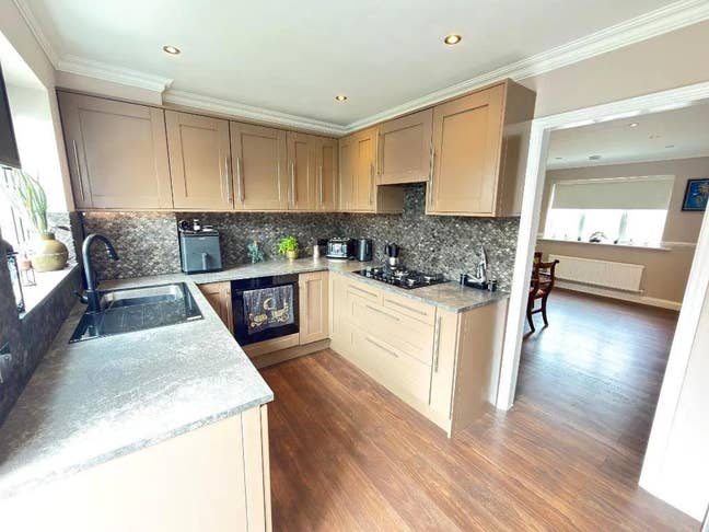 Lodger required for a 1 room with access to full h Main Photo