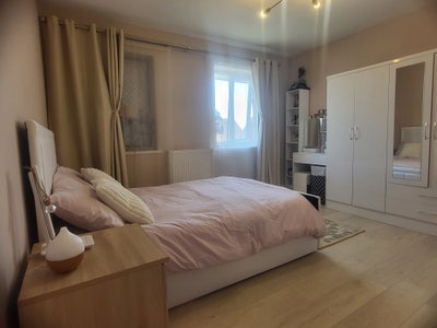 Double Room in Brand New Home- Great Location Main Photo