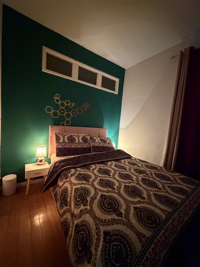  1. Double Bedroom Furnished in shared house Main Photo