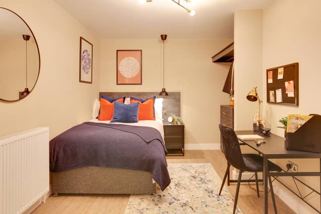 🔥 Large En-suite room 🔥 Bills inc, &pound;749 Main Photo