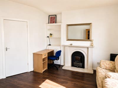 Large Room in Haywood Street Glasgow G22  Main Photo