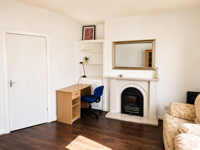Large Room in Haywood Street Glasgow G22  Main Photo