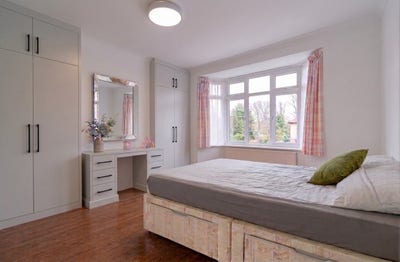 Spacious bedroom in Greenford Broadway  Main Photo