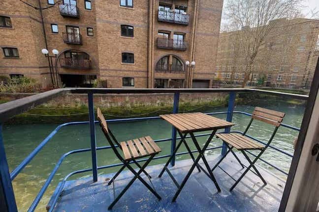 Spacious Heritage 2BR w/ Balcony Over River For 4 Main Photo