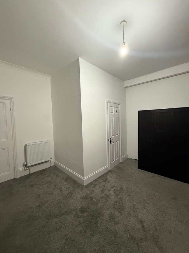 En Suite King Size Room HU5 Main Photo