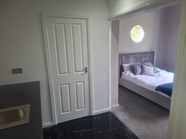 ⭐️Premium Large Furnished Room-Ensuite Bathroom⭐️ Main Photo