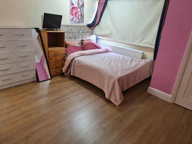 Spacious room in a shared flat Weekly or monthly Main Photo