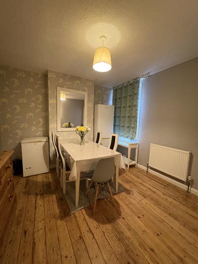 Double bedroom is available  Main Photo