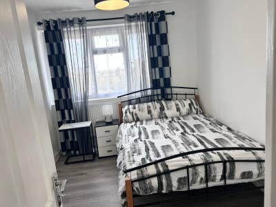 A beautiful, clean & spacious double bedroom  Main Photo