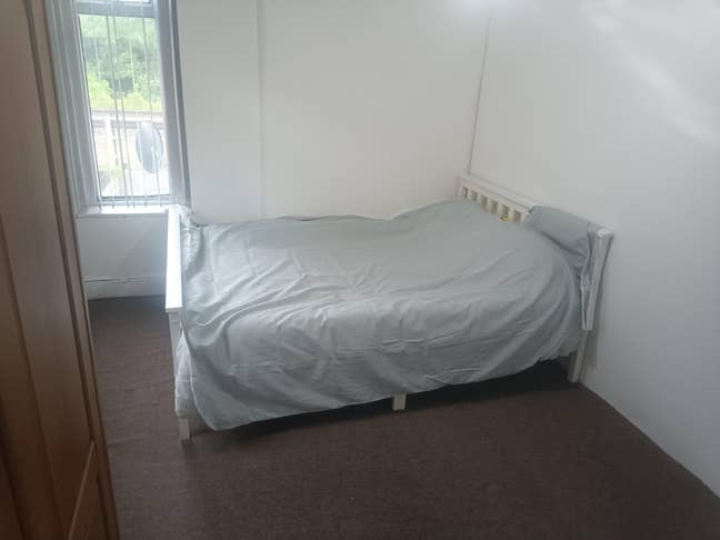 Best Offer, No Deposit, Very Close to Town/ Uni Main Photo