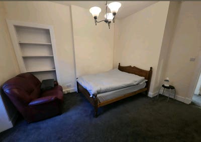 Bright & Spacious Furnished Room – Central Edinbur Main Photo