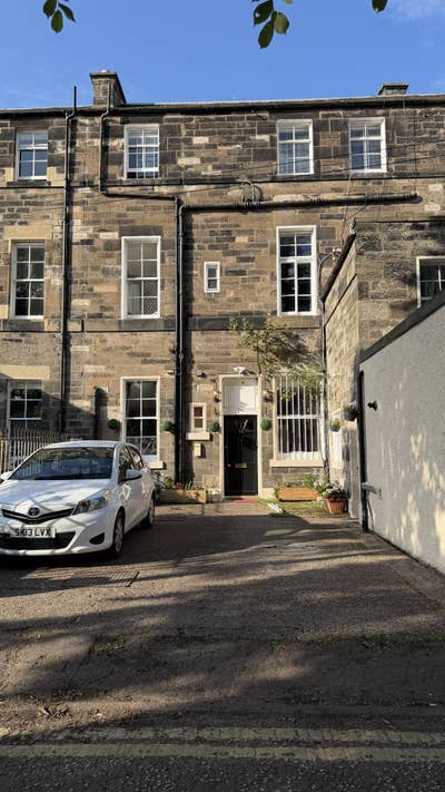 Fixed 8 month Lease in Guest House Main Photo