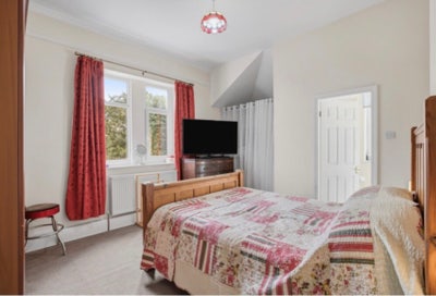 Large Ensuite room and  kitchenette. Main Photo