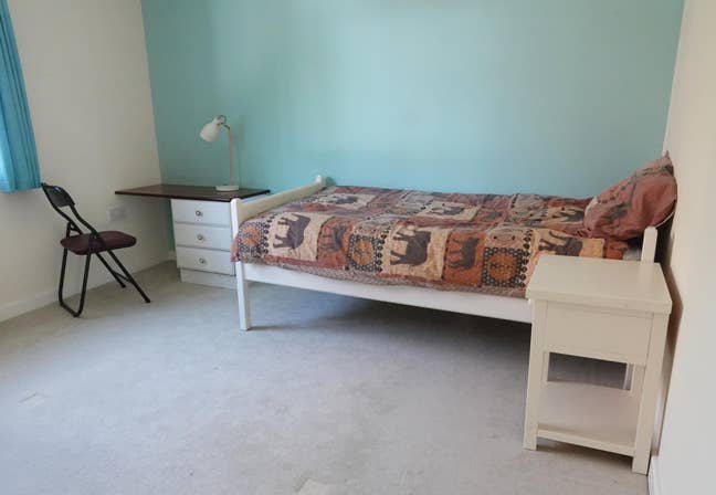 Two rooms available in family home Main Photo