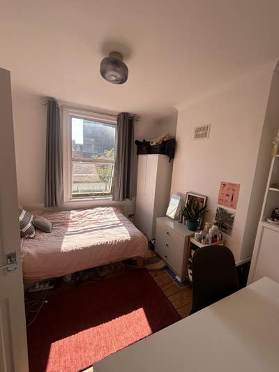Room to rent Main Photo