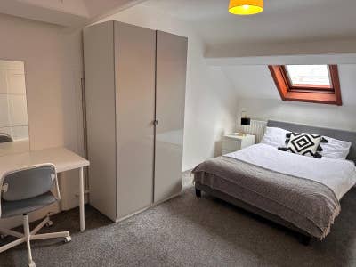 City Centre Double | 2 Min Walk to LGI | Bills Inc Main Photo