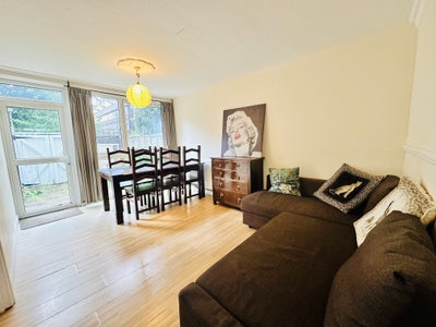 ✅  Living Room ✅  2 Bathrooms ✅  Garden ✅  Main Photo