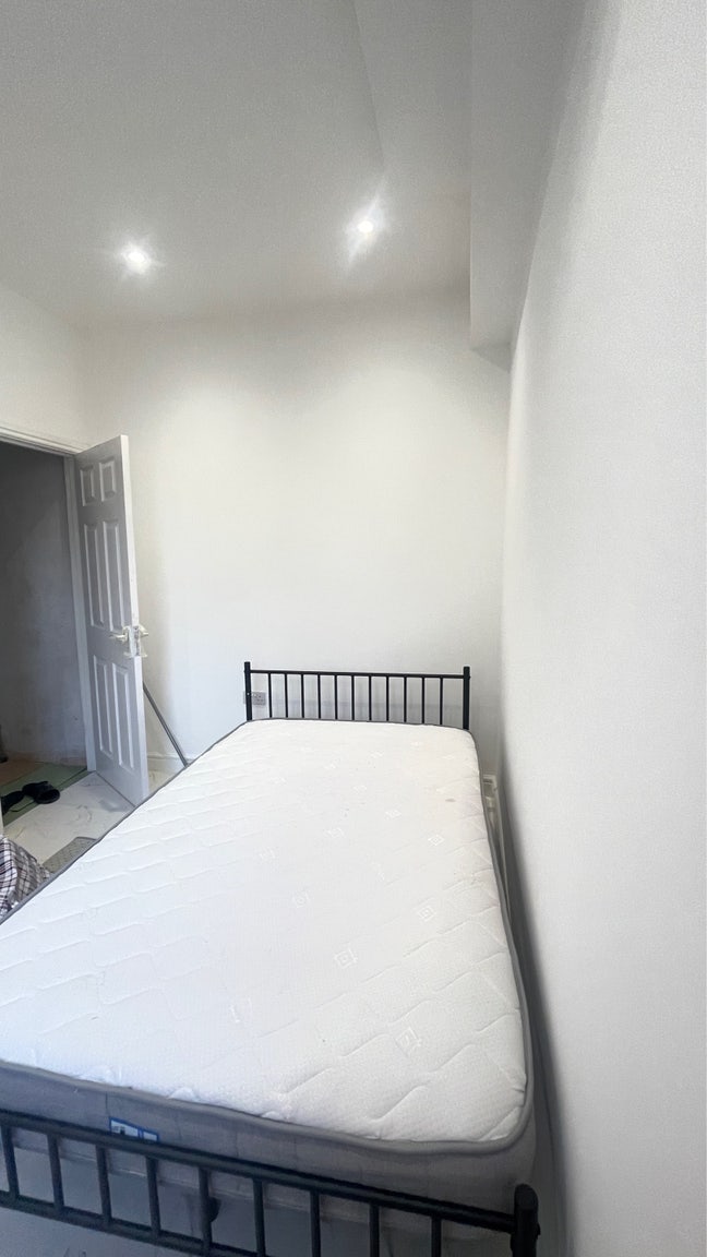 Double room rent woolwich se18 all billls  &pound;750 Main Photo