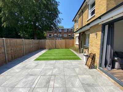 Luxury 2 Bed Gated Development Free Parkig Croydon Main Photo