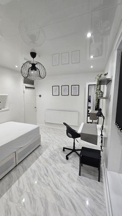 Luxurious Room in 2 Bed Apartment- E1 - Aldgate ! Main Photo