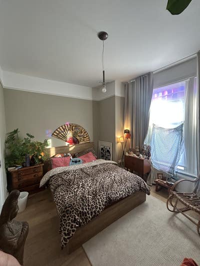 King sized room 5 min walk from northern line  Main Photo
