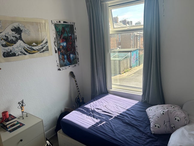 1x Double Bedroom Heaton Main Photo